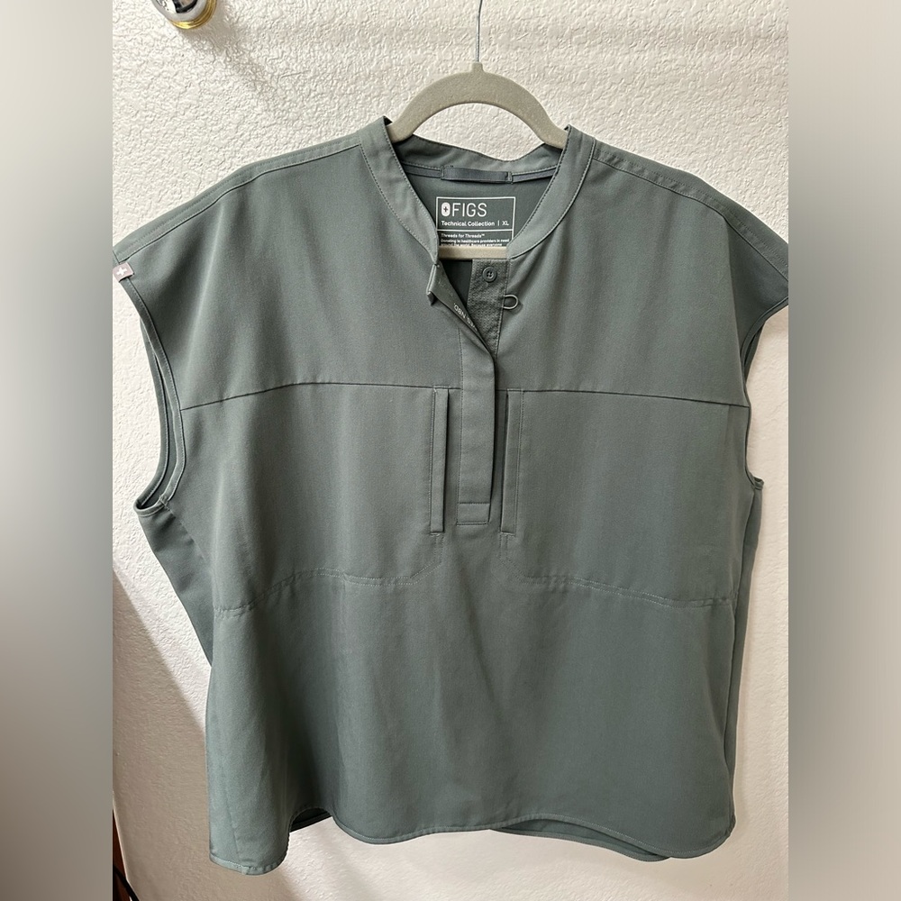 Figs Scrub Top XL- Discontinued style & color in Bonsai